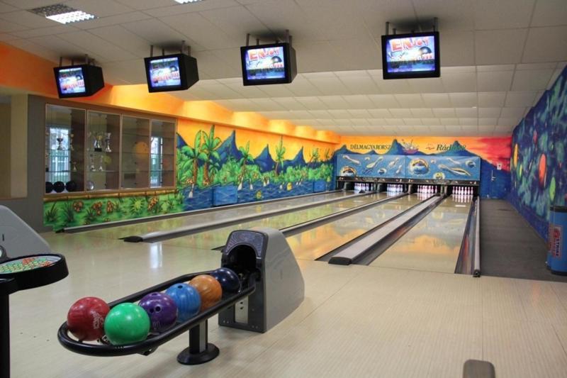 Teke Bowling Centrum Es Sport Panzio Σέγκεντ Εξωτερικό φωτογραφία